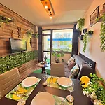 Apartment Urban Botanical 2br