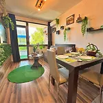 Urban Botanical 2br * Warna