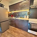 Urban Botanical 2br *
