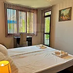 Apartment Urban Botanical 2br Warna