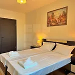 Apartment Urban Botanical 2br Warna