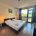 Urban Botanical 2br Apartment *